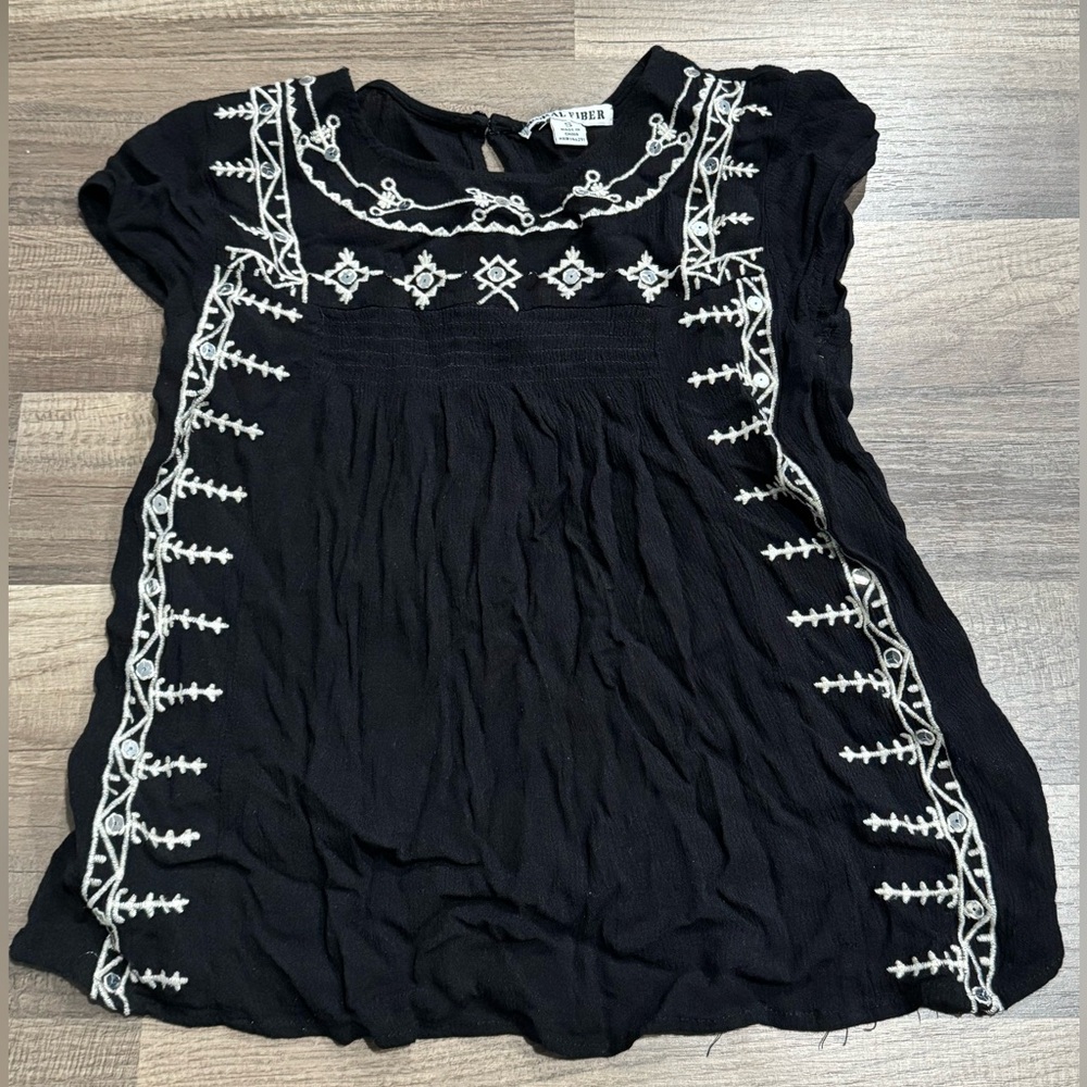 ⚠️Embroidered Top⚠️